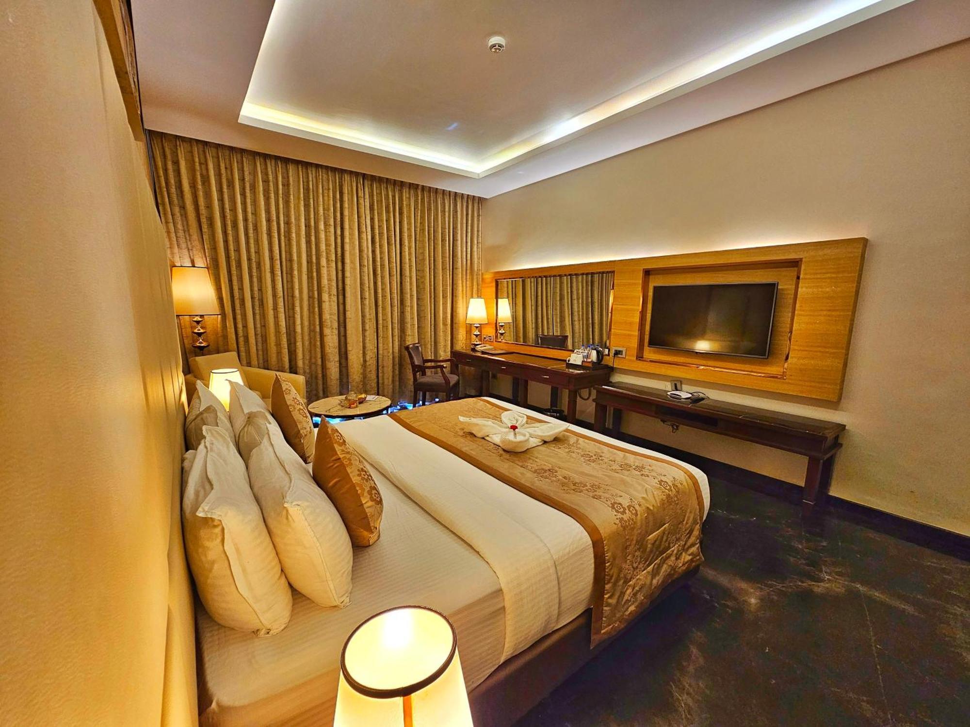 קונדפור Uva Meridian Bay Resort & Spa מראה חיצוני תמונה