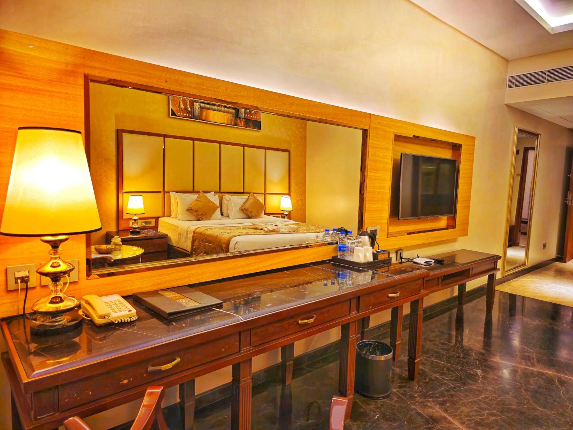 קונדפור Uva Meridian Bay Resort & Spa מראה חיצוני תמונה