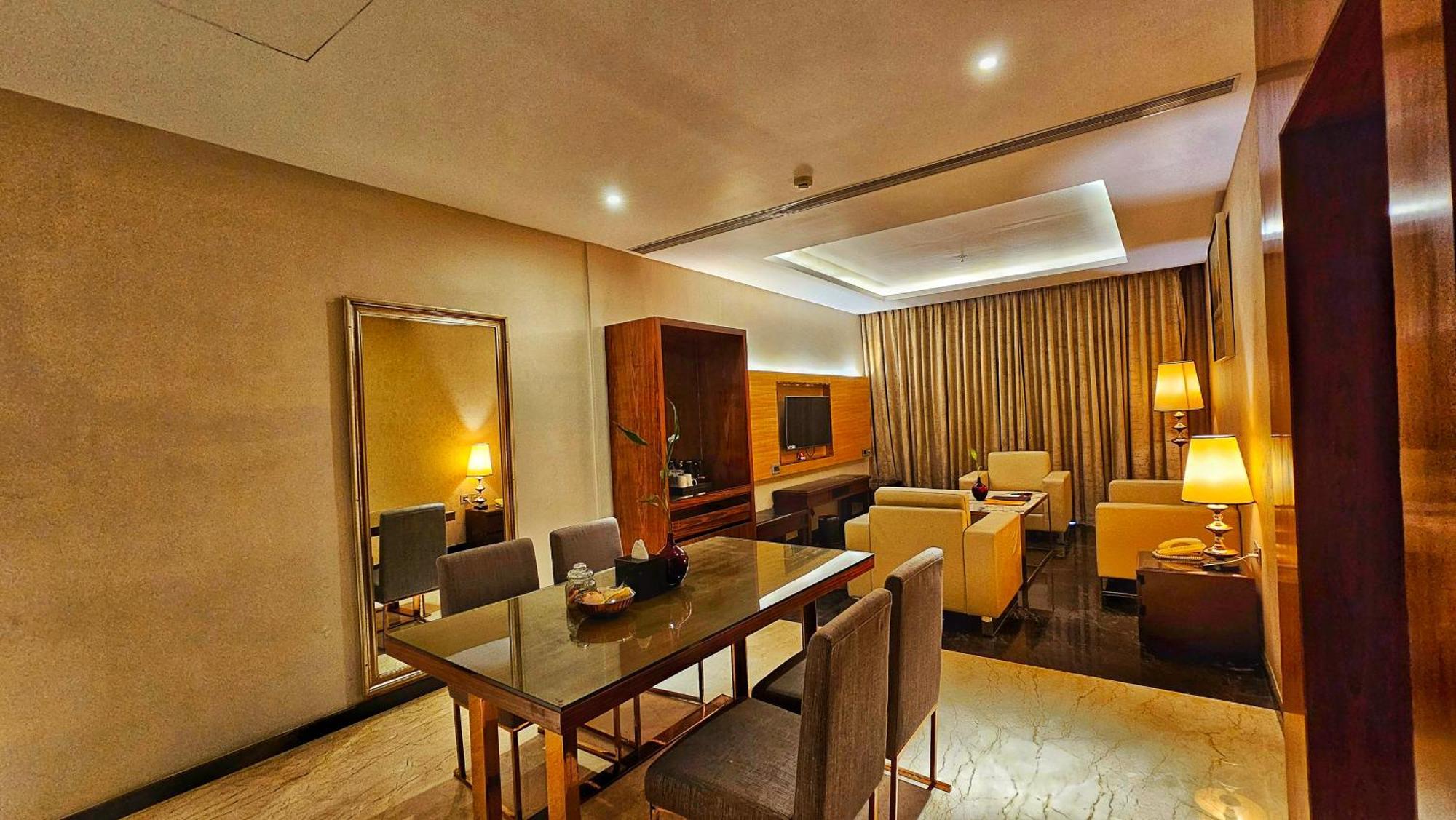 קונדפור Uva Meridian Bay Resort & Spa מראה חיצוני תמונה