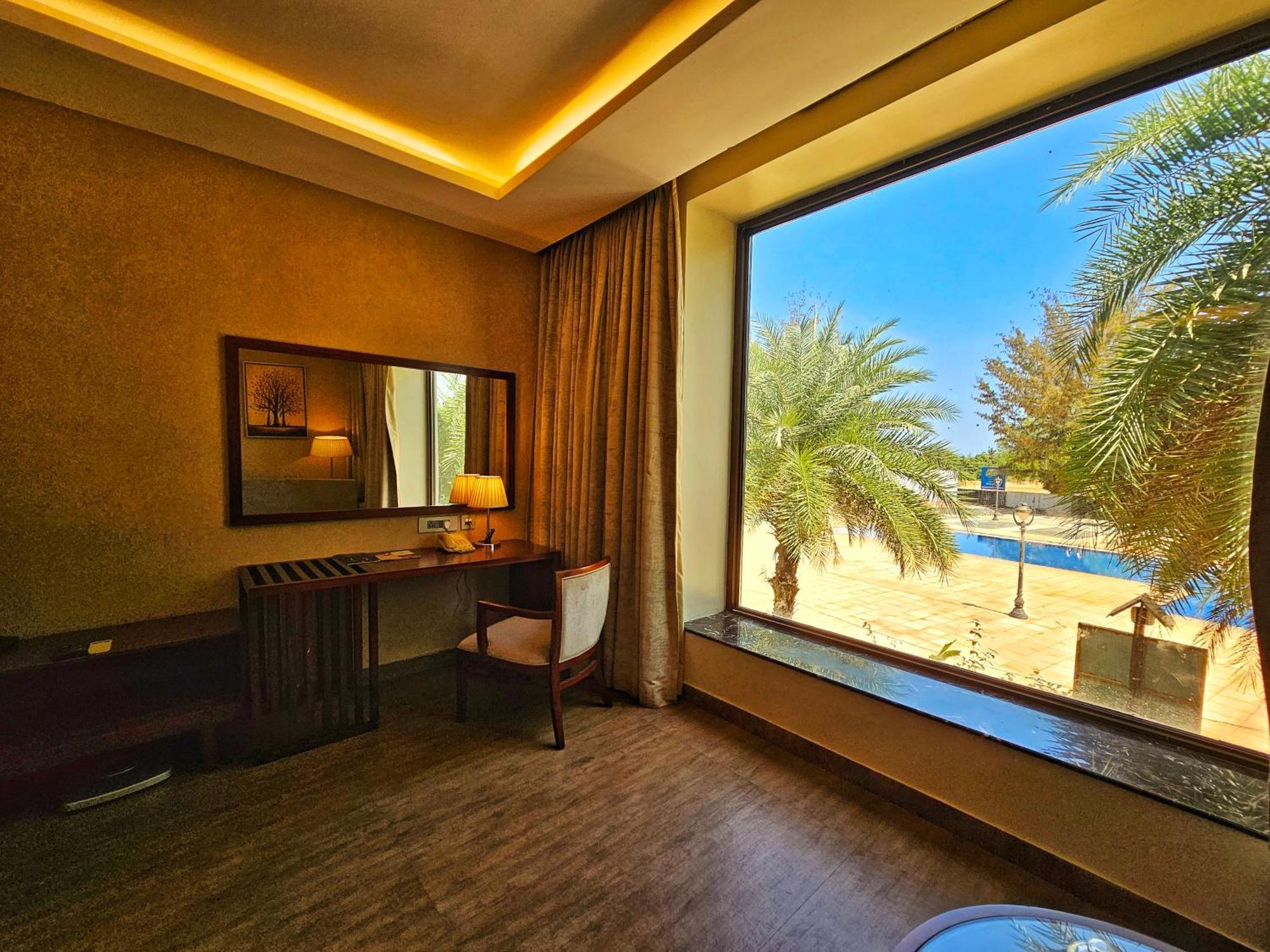 קונדפור Uva Meridian Bay Resort & Spa מראה חיצוני תמונה